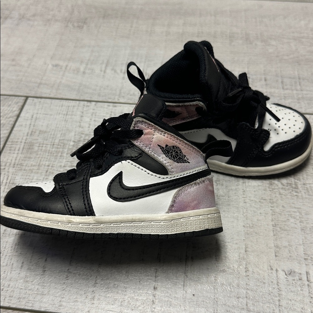 Nike Air Jordan Black and Pink Sneakers